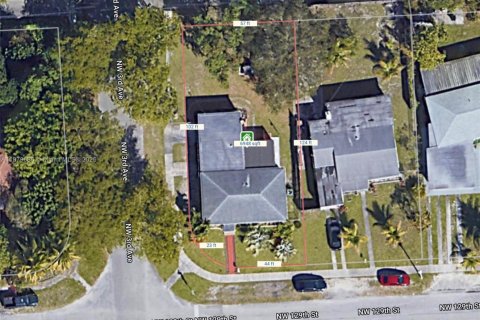 House in North Miami, Florida 3 bedrooms, 111.48 sq.m. № 1921259 - photo 22