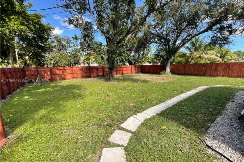 House in North Miami, Florida 3 bedrooms, 111.48 sq.m. № 1921259 - photo 21