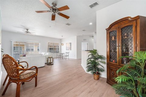 Condo in Lutz, Florida, 2 bedrooms  № 1760020 - photo 7