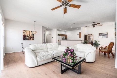 Condo in Lutz, Florida, 2 bedrooms  № 1760020 - photo 11