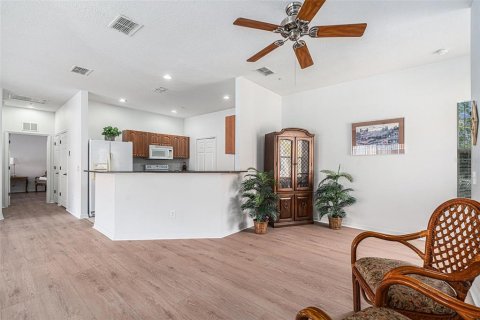 Condo in Lutz, Florida, 2 bedrooms  № 1760020 - photo 9