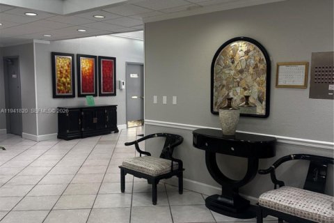 Квартира в Пемброк-Пайнс, Флорида 1 спальня, 68.75м2 № 1999054