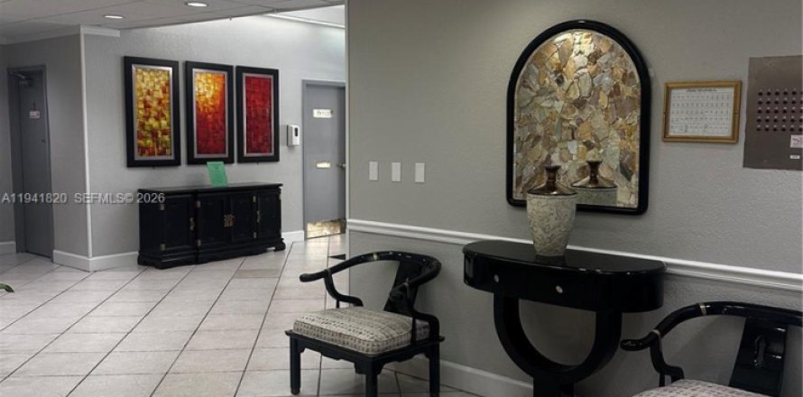 Квартира в Пемброк-Пайнс, Флорида 1 спальня, 68.75м2 № 1999054