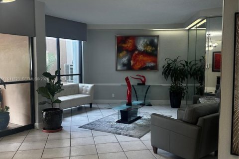 Снять в аренду квартиру в Пемброк-Пайнс, Флорида 1 спальня, 68.75м2, № 1999054 - фото 2