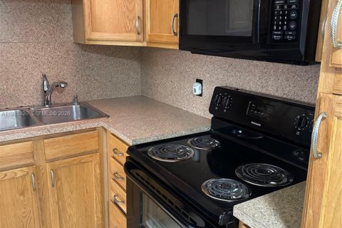 Снять в аренду квартиру в Пемброк-Пайнс, Флорида 1 спальня, 68.75м2, № 1999054 - фото 9