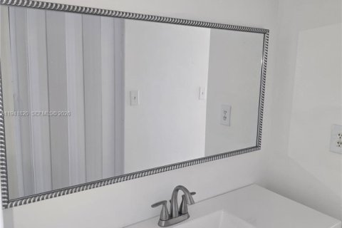 Снять в аренду квартиру в Пемброк-Пайнс, Флорида 1 спальня, 68.75м2, № 1999054 - фото 13