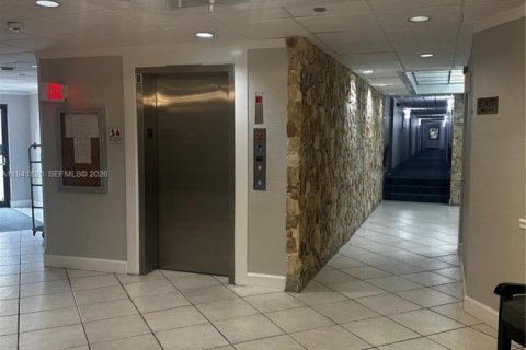 Снять в аренду квартиру в Пемброк-Пайнс, Флорида 1 спальня, 68.75м2, № 1999054 - фото 5