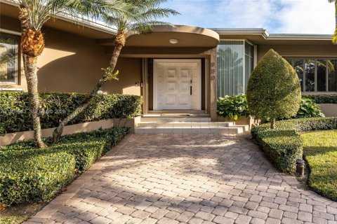 Casa en alquiler en Hollywood, Florida, 4 dormitorios, 368.91 m2 № 2088597 - foto 2