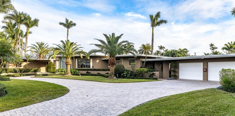 Casa en Hollywood, Florida 4 dormitorios, 368.91 m2 № 2088597