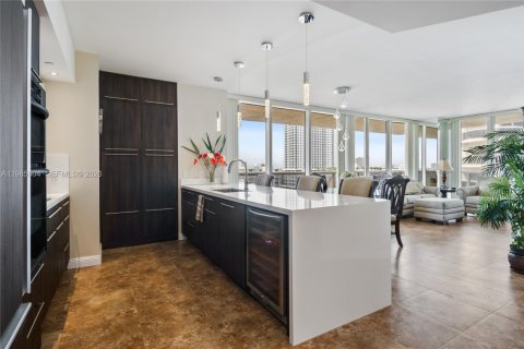 Condo in Hallandale Beach, Florida, 2 bedrooms  № 2052990