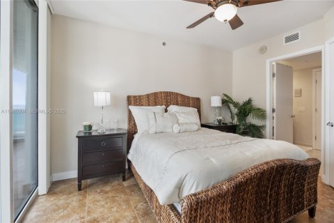 Condo in Hallandale Beach, Florida, 2 bedrooms  № 2052990 - photo 13