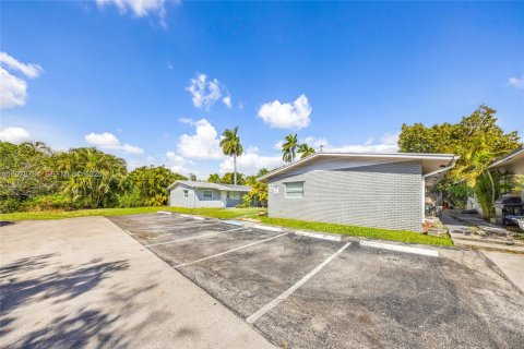Immobilier commercial à vendre à Oakland Park, Floride: 305.37 m2 № 2043360 - photo 2