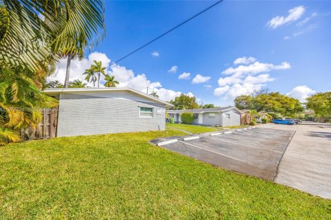 Immobilier commercial à vendre à Oakland Park, Floride: 305.37 m2 № 2043360 - photo 3