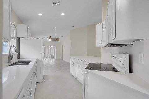 Apartment in Delray Beach, Florida 2 bedrooms, 129.51 sq.m. № 2392660 - photo 13