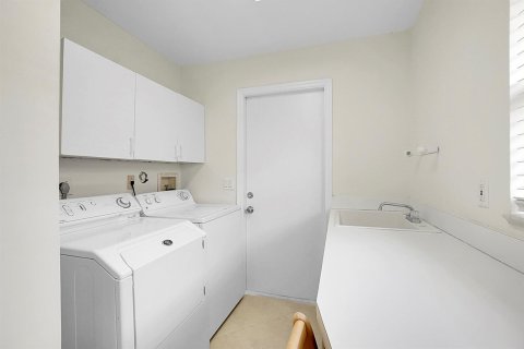 Apartment in Delray Beach, Florida 2 bedrooms, 129.51 sq.m. № 2392660 - photo 17