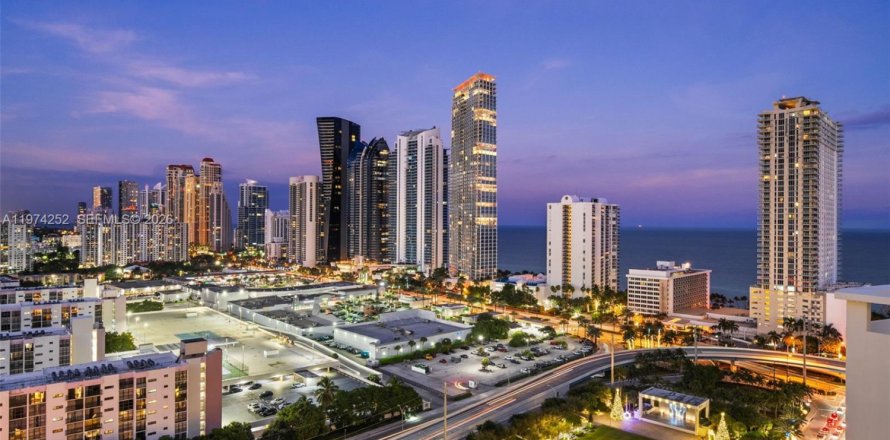 Condo à Sunny Isles Beach, Floride, 2 chambres  № 2036586