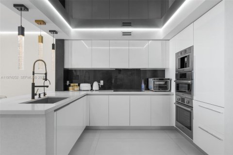 Copropriété à vendre à Sunny Isles Beach, Floride: 2 chambres, 141.58 m2 № 2036586 - photo 10