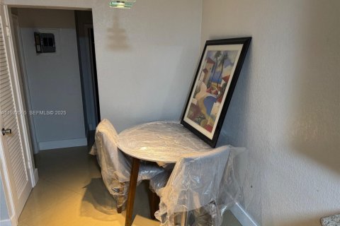 Снять в аренду кондоминиум в Холливуд, Флорида 1 спальня, 68.56м2, № 1993628 - фото 16