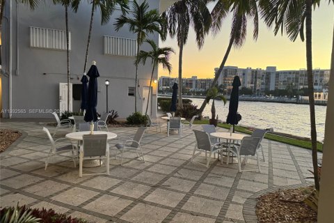 Снять в аренду кондоминиум в Холливуд, Флорида 1 спальня, 68.56м2, № 1993628 - фото 12