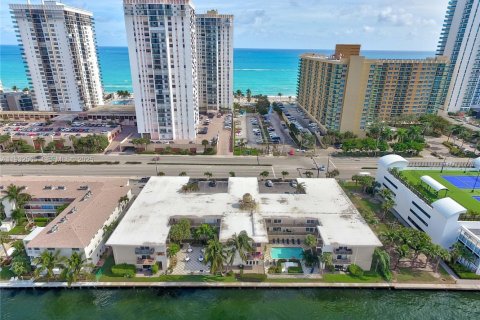 Condominio en alquiler en Hollywood, Florida, 1 dormitorio, 68.56 m2 № 1993628 - foto 6