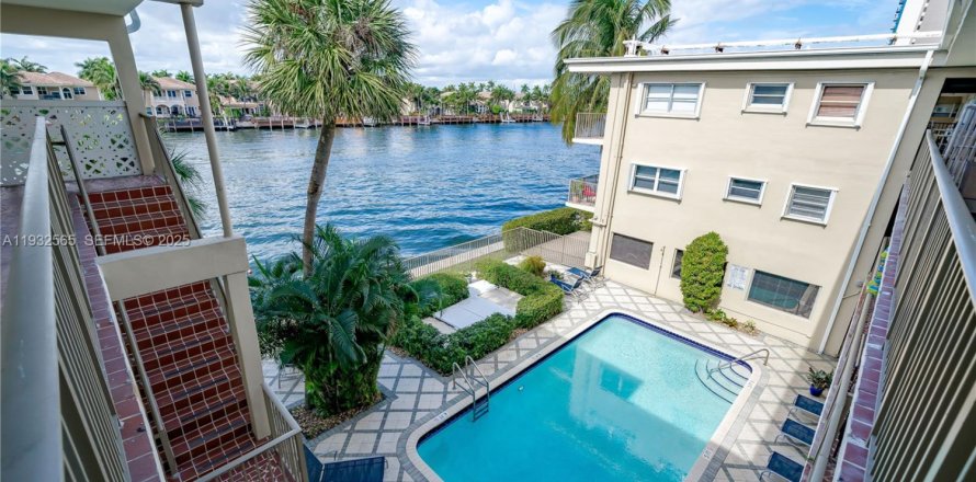 Condominio en Hollywood, Florida, 1 dormitorio  № 1993628