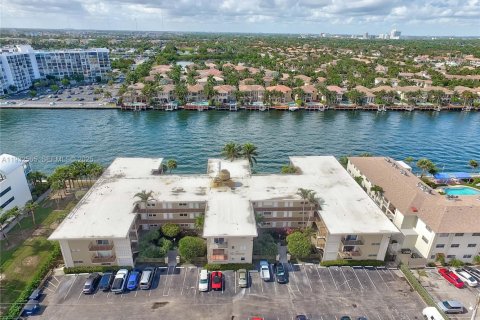 Condominio en alquiler en Hollywood, Florida, 1 dormitorio, 68.56 m2 № 1993628 - foto 10