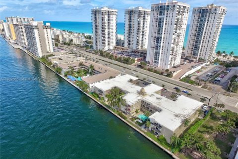 Condominio en alquiler en Hollywood, Florida, 1 dormitorio, 68.56 m2 № 1993628 - foto 7