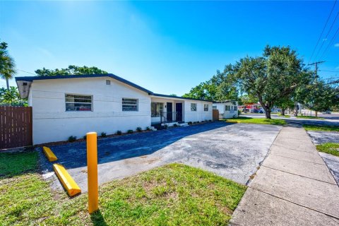 Propiedad comercial en venta en Saint Petersburg, Florida, 171.13 m2 № 1885111 - foto 8