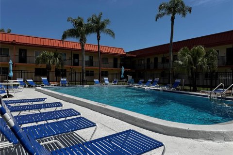 Condo in Treasure Island, Florida, 1 bedroom № 2148692 - photo 3