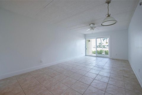 Copropriété à vendre à Treasure Island, Floride: 1 chambre, 59.92 m2 № 2148692 - photo 12