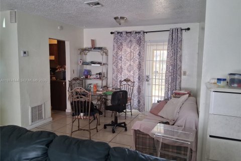 Villa ou maison à vendre à Miami Gardens, Floride: 3 chambres № 2045104 - photo 2