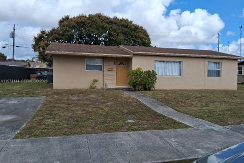 Villa ou maison à Miami Gardens, Floride 3 chambres № 2045104