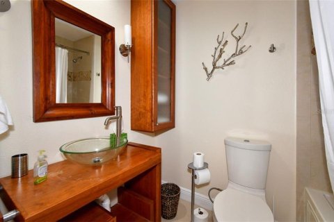 House in Sarasota, Florida 4 bedrooms, 298.31 sq.m. № 213326 - photo 25