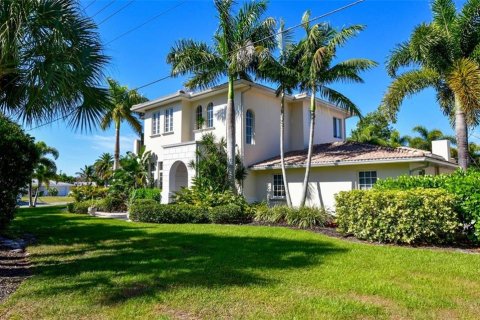 House in Sarasota, Florida 4 bedrooms, 298.31 sq.m. № 213326 - photo 2