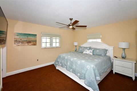 House in Sarasota, Florida 4 bedrooms, 298.31 sq.m. № 213326 - photo 28