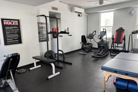 Condo in Sarasota, Florida, 1 bedroom № 2422835 - photo 26