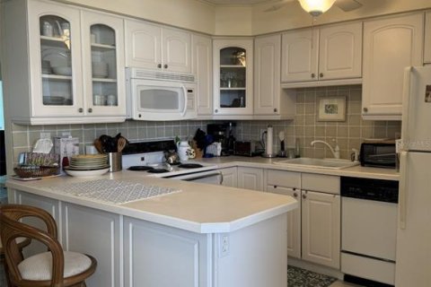 Condo in Sarasota, Florida, 1 bedroom № 2422835 - photo 14
