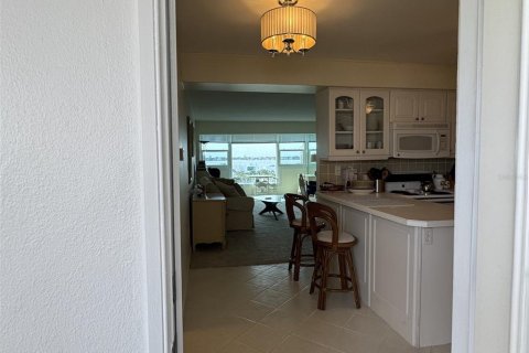 Condo in Sarasota, Florida, 1 bedroom № 2422835 - photo 12
