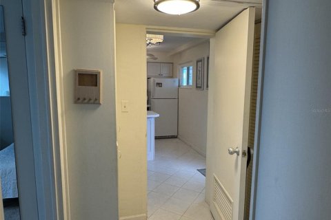 Condo in Sarasota, Florida, 1 bedroom № 2422835 - photo 19