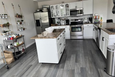 Condo in Sarasota, Florida, 1 bedroom № 2422835 - photo 23
