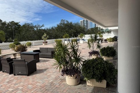 Condo in Sarasota, Florida, 1 bedroom № 2422835 - photo 11