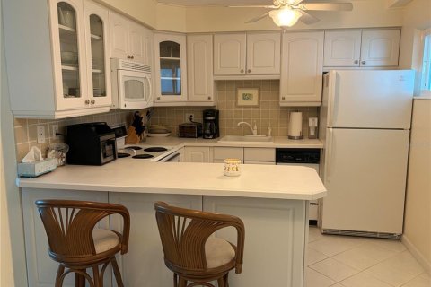 Condo in Sarasota, Florida, 1 bedroom № 2422835 - photo 13