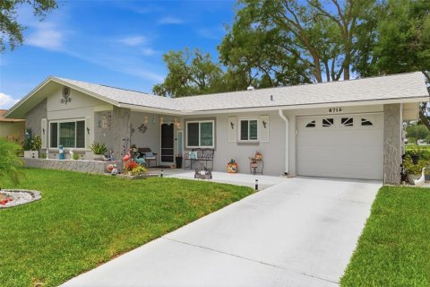 House in Port Richey, Florida 2 bedrooms, 103.31 sq.m. № 2201254