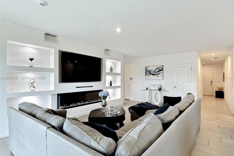 Villa ou maison à vendre à Kissimmee, Floride: 6 chambres, 278.99 m2 № 2192130 - photo 5