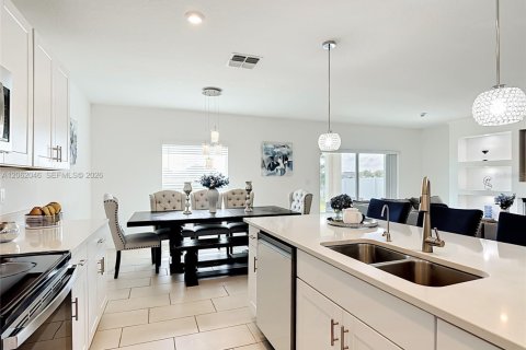 Villa ou maison à vendre à Kissimmee, Floride: 6 chambres, 278.99 m2 № 2192130 - photo 8