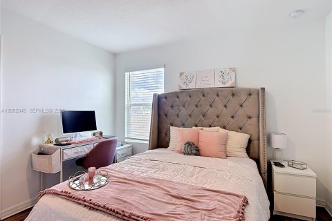 Villa ou maison à vendre à Kissimmee, Floride: 6 chambres, 278.99 m2 № 2192130 - photo 28