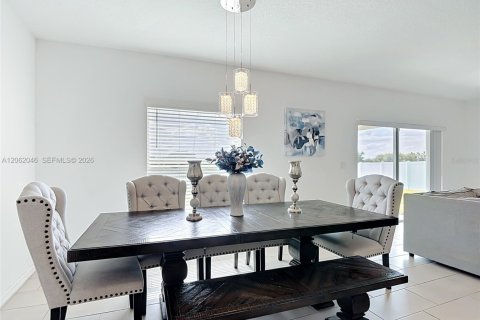 Villa ou maison à vendre à Kissimmee, Floride: 6 chambres, 278.99 m2 № 2192130 - photo 6