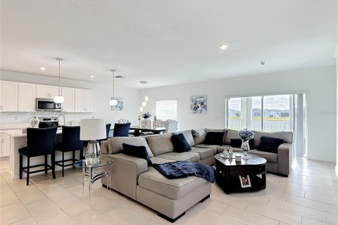 Villa ou maison à vendre à Kissimmee, Floride: 6 chambres, 278.99 m2 № 2192130 - photo 12