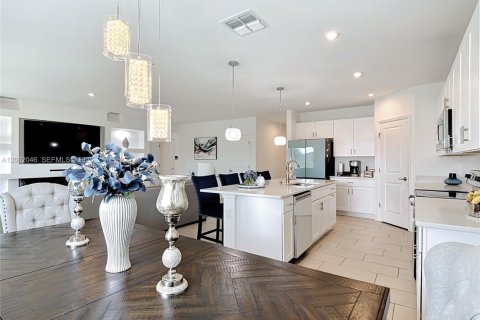 Villa ou maison à vendre à Kissimmee, Floride: 6 chambres, 278.99 m2 № 2192130 - photo 11