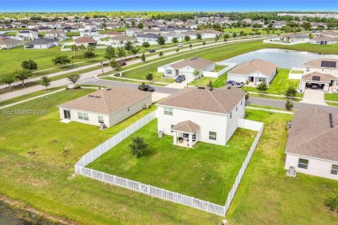 Villa ou maison à vendre à Kissimmee, Floride: 6 chambres, 278.99 m2 № 2192130 - photo 3